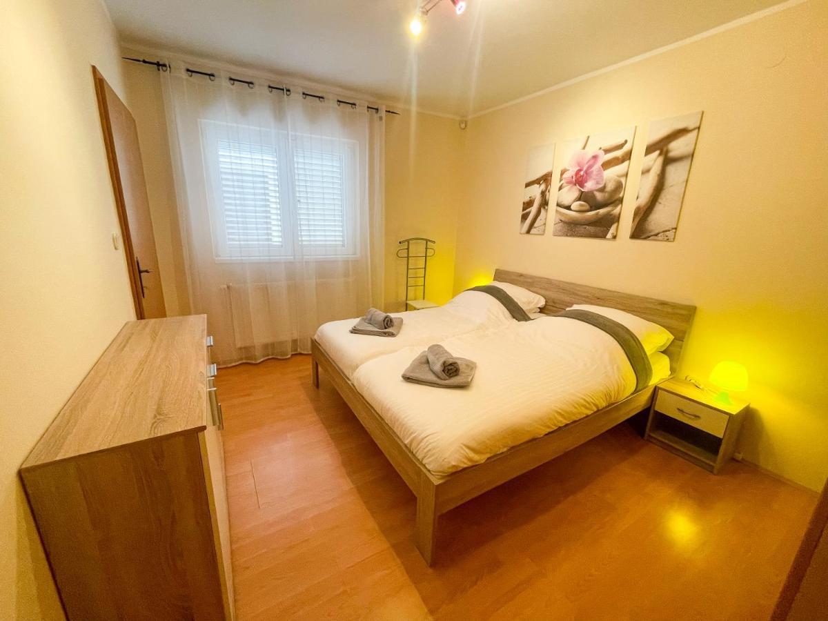 Apartments Sams Novi Vinodolski Ngoại thất bức ảnh
